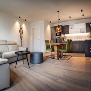 Top 7 - Spacious & top modern eat-in kitchen