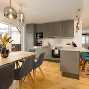 Eat-in kitchen